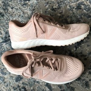 EUC New Balance Arishi Fresh Foam sz 9